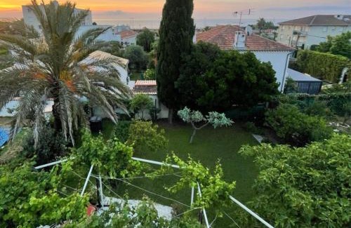 Plaine de la Brague House | Villa la Croix Lorette- 190m2, 10 personnes max, 65m2 de Terrasse, Barbecue, 200m2 de Jardin, parking, wifi, vue mer,10min à pied plage de Galets