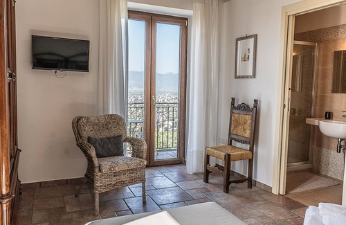 Lettere Villa | Villa La Quiete – Peaceful Hilltop Retreat with Vineyard and Vesuvius View