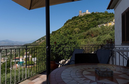 Lettere Villa | Villa La Quiete – Peaceful Hilltop Retreat with Vineyard and Vesuvius View