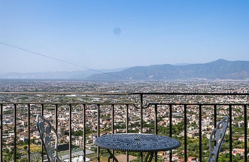 Lettere Villa | Villa La Quiete – Peaceful Hilltop Retreat with Vineyard and Vesuvius View