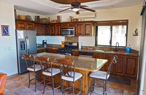 Pedregal House | Villa La Sheila, Close Walk to Downtown, Amazing Views in Pedregal