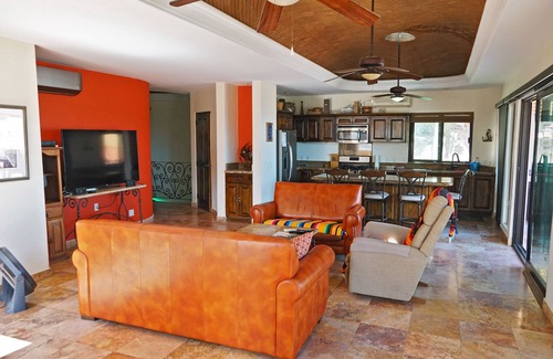 Pedregal House | Villa La Sheila, Close Walk to Downtown, Amazing Views in Pedregal