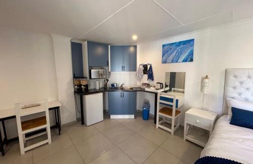 Ekurhuleni Bed & Breakfast | Villa La Sola B&B and Self-Catering