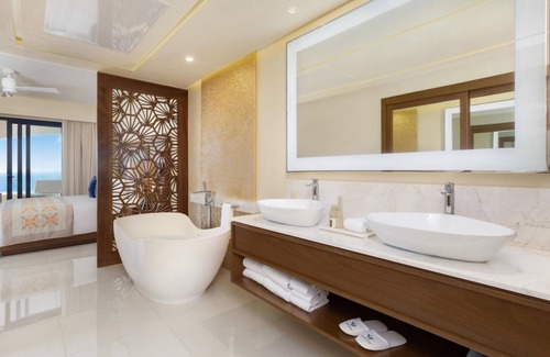 San Jose del Cabo Resort | Villa La Valencia located between Tulie Cove and Tequila Beach on the corridor