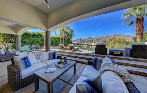 La Quinta House | Villa Lago - Luxe Infinity Edge Pool, Mountain & Lake Views #065943 4br