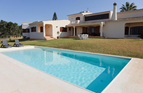 Chinicato Villa | Villa Lagos Hidden Paradise for 8 people