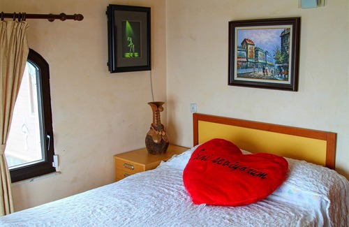 Orhangazi Villa | Villa Lake Paradise - Large Villa Lakeshore