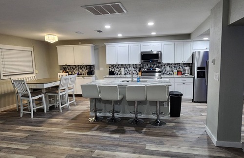 Lochmoor Waterway Estates Villa | Villa Lakeview - 3 Bed/3 Bath Waterfront Pool Home w/2 Boat Lifts