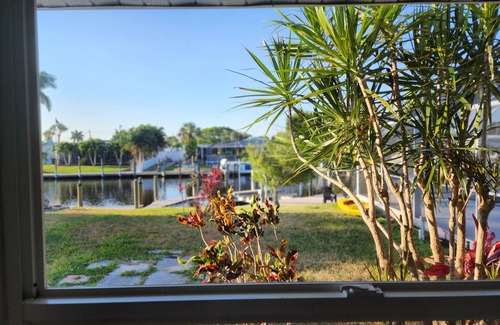 Lochmoor Waterway Estates Villa | Villa Lakeview - 3 Bed/3 Bath Waterfront Pool Home w/2 Boat Lifts