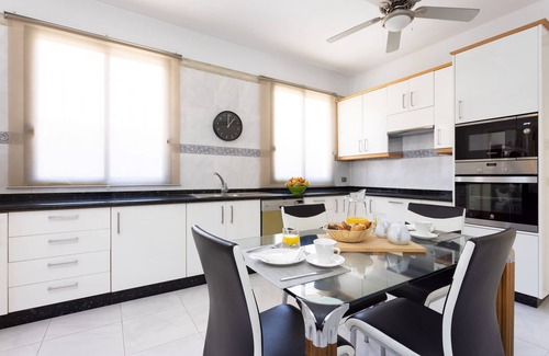 Los Gigantes Villa | Villa Las Flores: detached villa of 8000 m2 with private pool and gardens