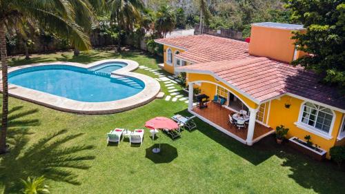 Alfredo V. Bonfil House | Villa las Flores country house