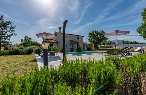 Kapelica House | Villa Laura, a charming and private villa near the sea