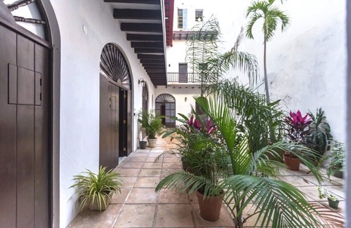 Mercado Apartment | Villa Laurel | Old San Juan | Chic 2 Bedroom Apartment in Colonial City | Fantas