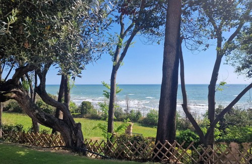 Cupra Marittima Villa | Villa Le Cupe - Luxury 5 Bedroom Villa With Pool by the Sea