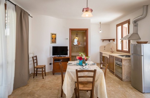 Monteverdi Marittimo Villa | Villa 'Le Querciolaie - Contessa 2' with Mountain View and Shared Pool