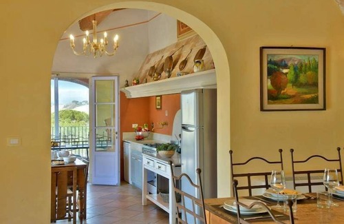 Bibbona Villa | Villa Lecco Summary: