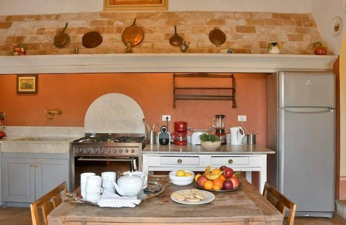 Bibbona Villa | Villa Lecco Summary: