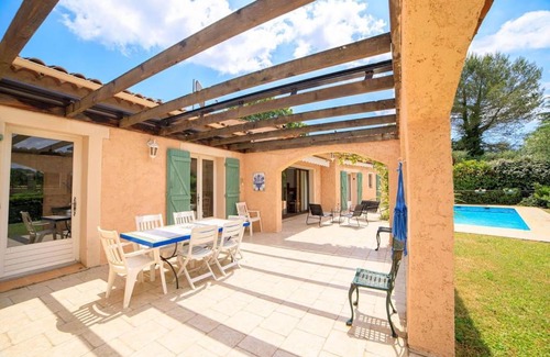 Valbonne Apartment | Villa les lauriers - domaine des lauriers by Halldis