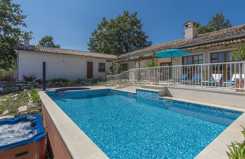 Heki Villa | Villa Lipica nearby Pazin – Crovillas GmbH