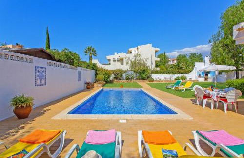 Mato Serrao Villa | Villa Lisson Grove by Villa Plus