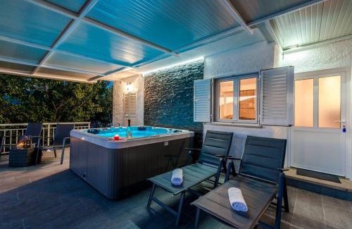 Molunat Villa | Villa Lora
