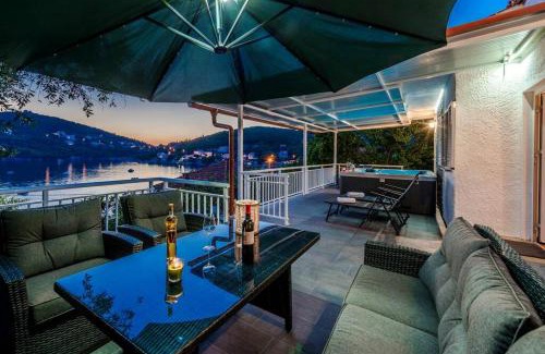Molunat Villa | Villa Lora