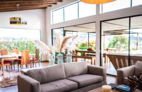 Retiro Villa | Villa Lorena