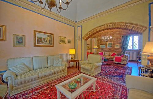 Palaia Villa | Villa Lorenza by PosarelliVillas