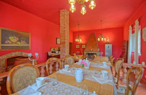 Palaia Villa | Villa Lorenza by PosarelliVillas