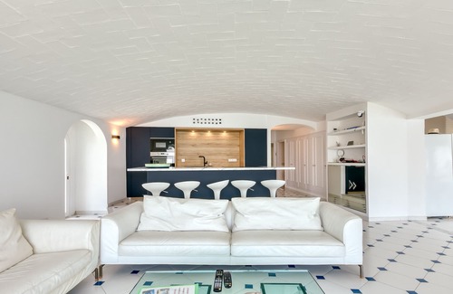 Almadraba-Canyelles Ski Chalet | VILLA LOU Roses