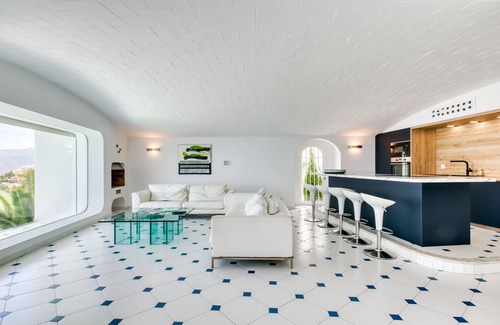 Almadraba-Canyelles Ski Chalet | VILLA LOU Roses