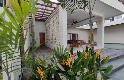 Batu Bolong Hotel | Villa Lovecho