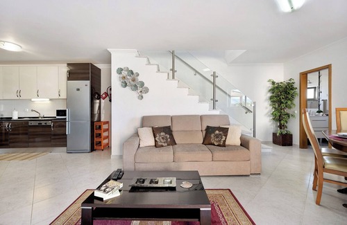 Montes de Alvor Villa | Villa 'Lugar Encantador' with Shared Terrace, Wi-Fi and Air Conditioning