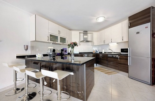 Montes de Alvor Villa | Villa 'Lugar Encantador' with Shared Terrace, Wi-Fi and Air Conditioning