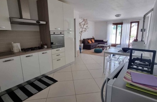 Poggio dei Pini House | Villa Luigi: Alloggio Indipendente in Villa con Parcheggio