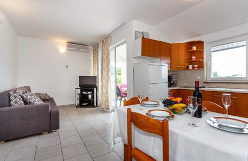 Porat Apartment | Villa Luka 5 min walk to the beach, 5 min to the village