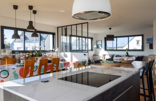 Plougasnou Villa | Villa 'Lumineuse Vue Mer 150m Plage' with Sea View, Private Terrace and Wi-Fi