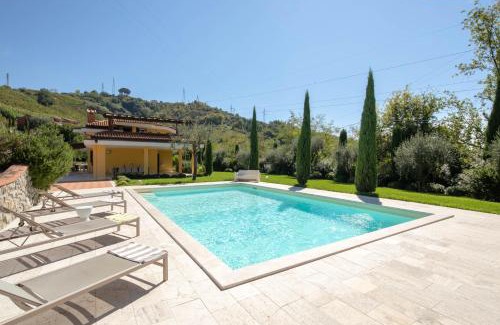 Carrara Villa | Villa Lunense by VacaVilla