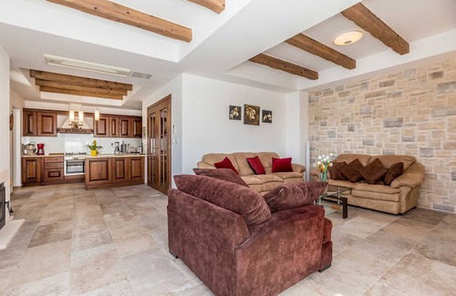 Linardici House | Villa LURDA with a magnificent sea view and heated pool