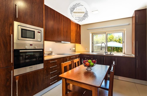 Luz de Tavira Villa | Villa 'Lux House' with Shared Pool, Wi-Fi and Air Conditioning