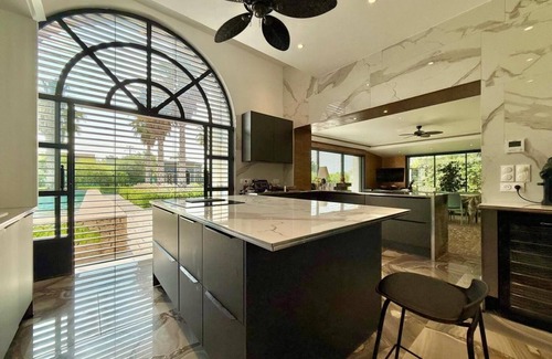 Aix-en-Provence Villa | Villa.luxury.for 16.swimming pool view palm groove