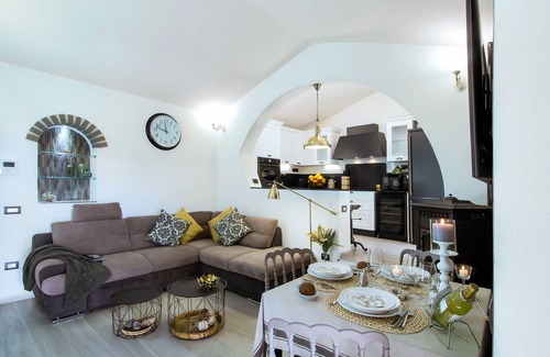 La Maddalena Villa | Villa Magdala - Three Bedroom Villa, Sleeps 10