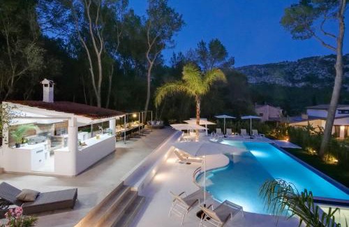 Crestatx Villa | Villa MAGNA,Traumvilla-2 Pools,Whirlpool,Aussenküche,Kinosaal, Billard,Bierzapfhahn, Kinderhaus