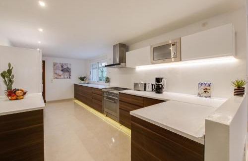 Crestatx Villa | Villa MAGNA,Traumvilla-2 Pools,Whirlpool,Aussenküche,Kinosaal, Billard,Bierzapfhahn, Kinderhaus