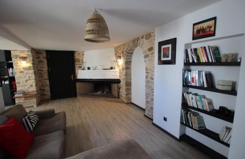 Grambia Villa | Villa Mahe Tennis Karystos island EVIA - B'Your Home