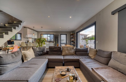 Mauguio Villa | Villa 'Maison Melgorienne' with Private Pool and Wi-Fi