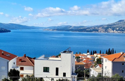 Okrug Gornji Apartment | Villa Maja