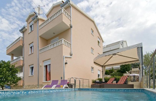 Okrug Gornji Apartment | Villa Maja