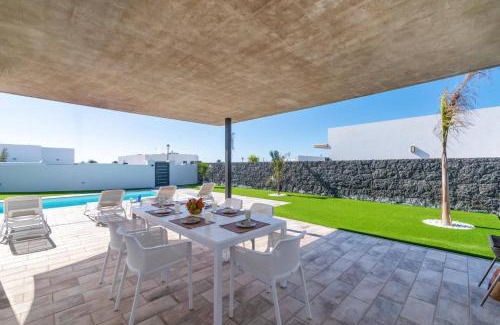 Playa Blanca Villa | Villa Malvasia by Villa Plus