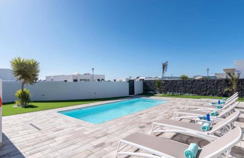 Playa Blanca Villa | Villa Malvasia by Villa Plus